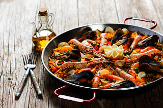 Authentic Spanish Paella Experience for 2 in Seattle