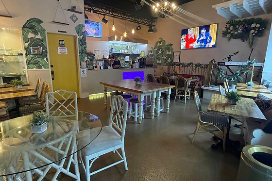 Bloom's Delightful Duo: 2-Course Meal with Drinks